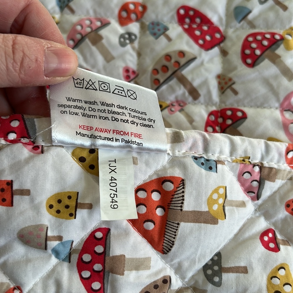 Cath Kidston London Queen Mushroom Print Quilt - Picture 4 of 5